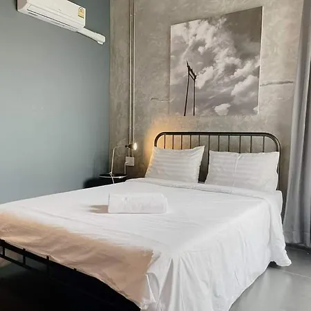 The Local Ari Hostel Bangkok Exterior photo