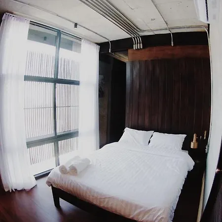 The Local Ari Hostel Bangkok Exterior photo